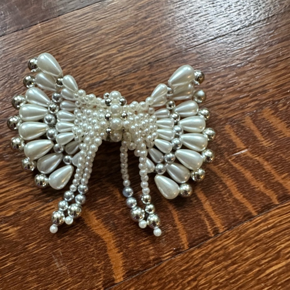 Vintage Pearl & Silver Beaded Bow Hair Barrette – Elegant 80s/90s Style
